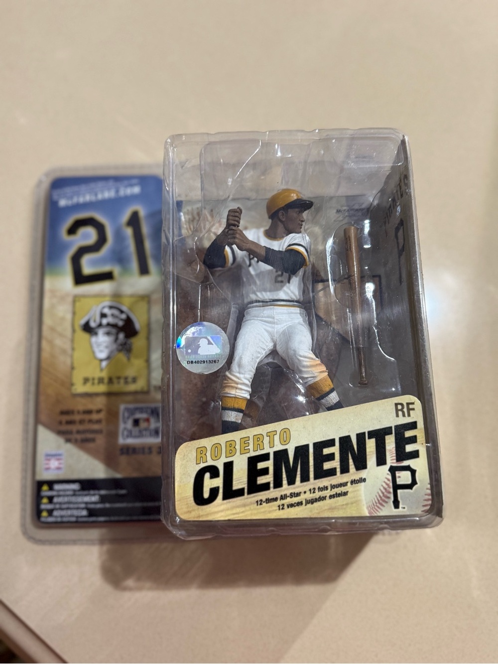 Roberto Clemente Figure - Pittsburgh Pirates White & Yellow Uniform